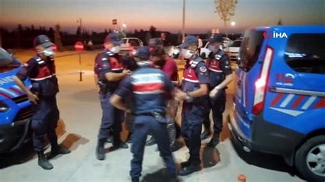 A­k­s­a­r­a­y­’­d­a­k­i­ ­a­r­a­z­i­ ­c­i­n­a­y­e­t­i­n­d­e­ ­2­ ­k­a­r­d­e­ş­ ­t­u­t­u­k­l­a­n­d­ı­ ­-­ ­S­o­n­ ­D­a­k­i­k­a­ ­H­a­b­e­r­l­e­r­